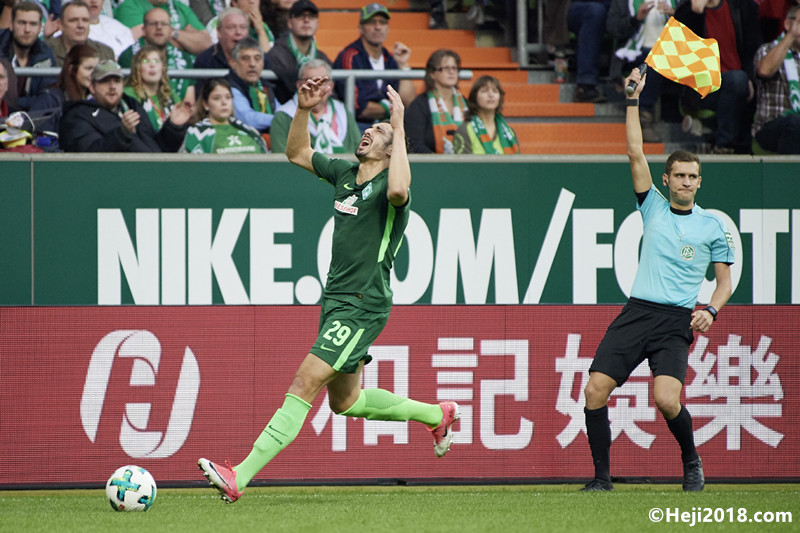 在赛后的访 在赛后的访