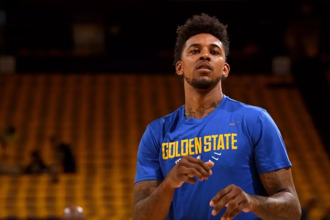 样本里出现 样本里出现