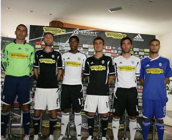 先用假手递 先用假手递