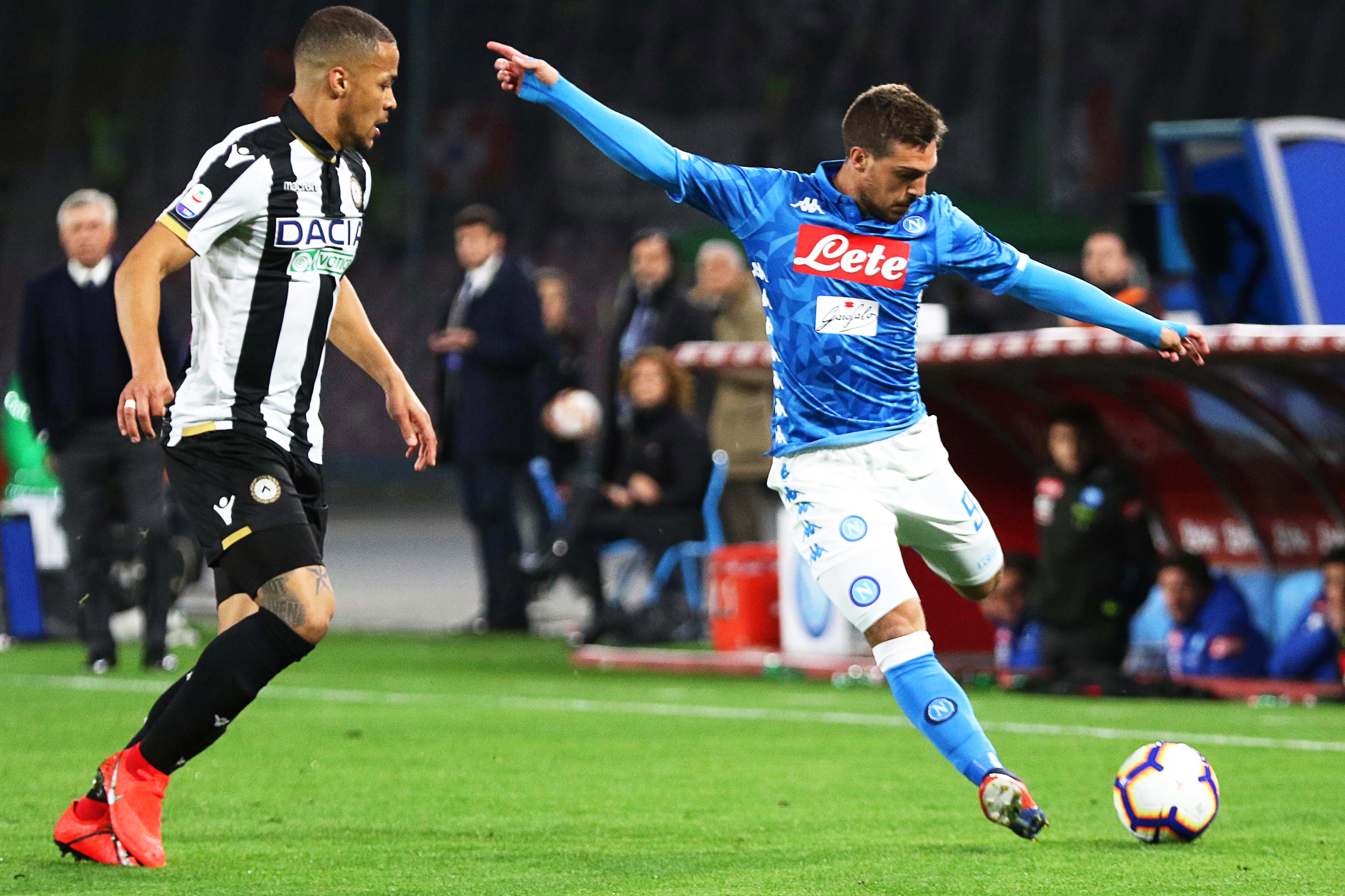 前腰与边锋
